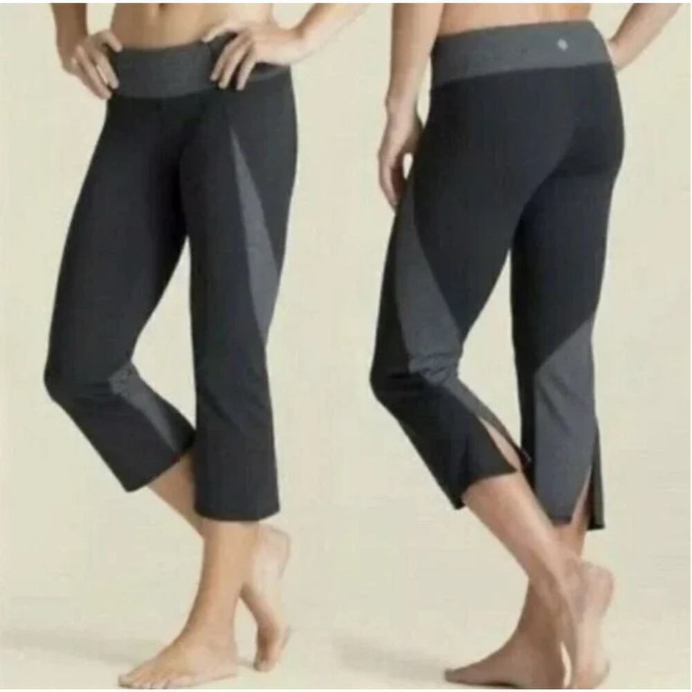 Athleta Ananda Split Capri Yoga Size XS Comfy Mid Rise Stretchy Leggings